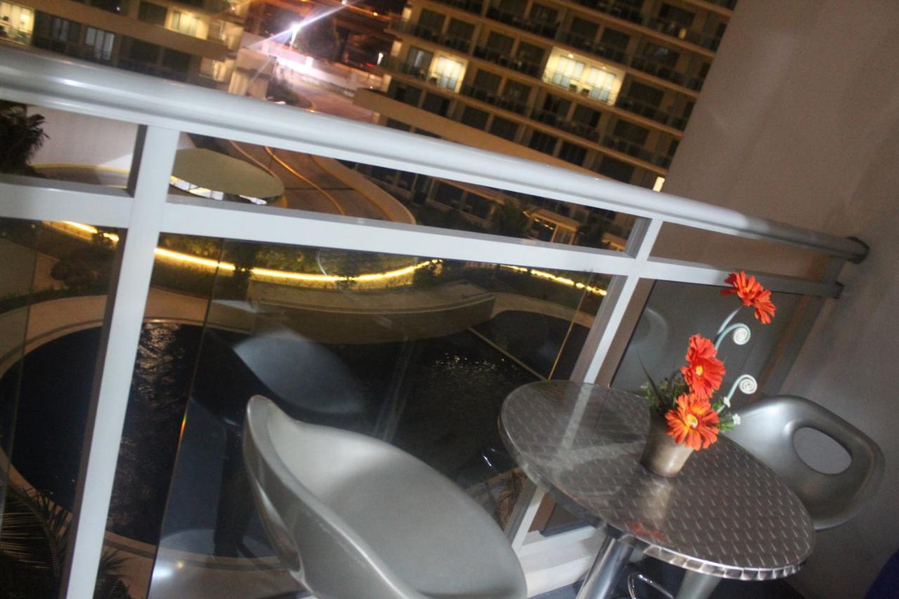 Azure Urban Resort A4 Near Airport Mall With Wavepool Paranaque City Esterno foto