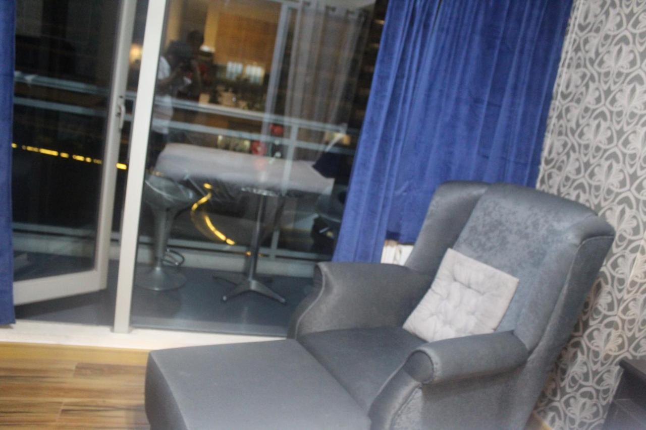 Azure Urban Resort A4 Near Airport Mall With Wavepool Paranaque City Esterno foto