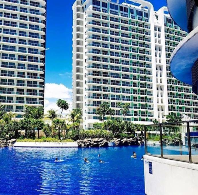 Azure Urban Resort A4 Near Airport Mall With Wavepool Paranaque City Esterno foto