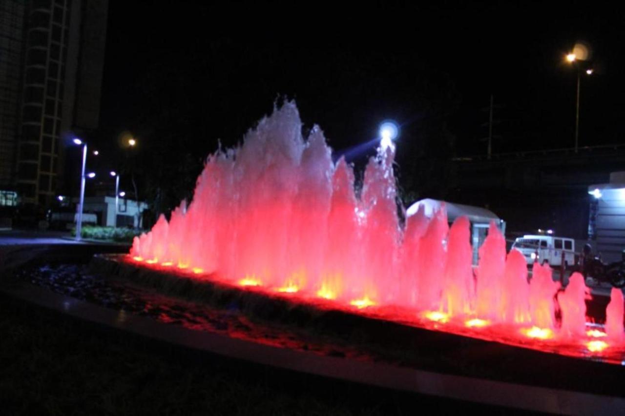 Azure Urban Resort A4 Near Airport Mall With Wavepool Paranaque City Esterno foto