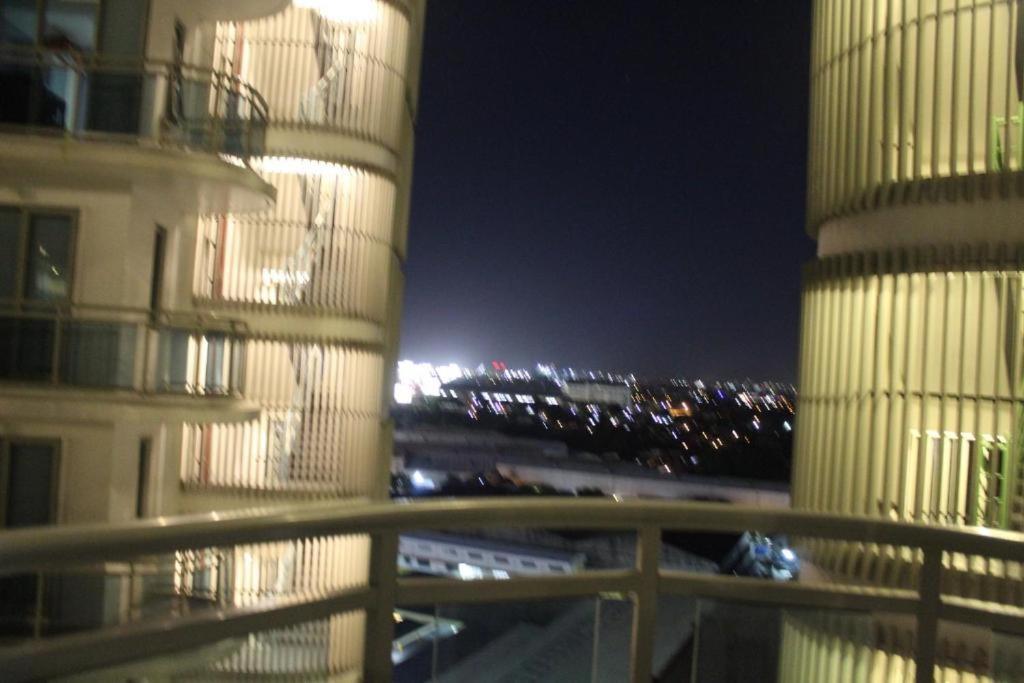 Azure Urban Resort A4 Near Airport Mall With Wavepool Paranaque City Esterno foto