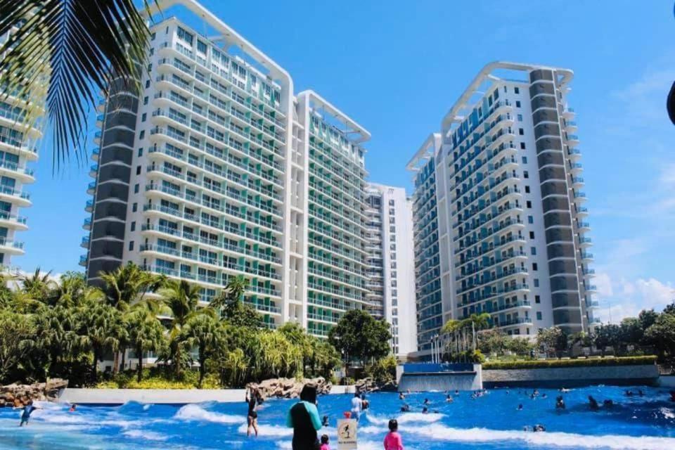 Azure Urban Resort A4 Near Airport Mall With Wavepool Paranaque City Esterno foto